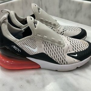 Women’s Nike sneakers